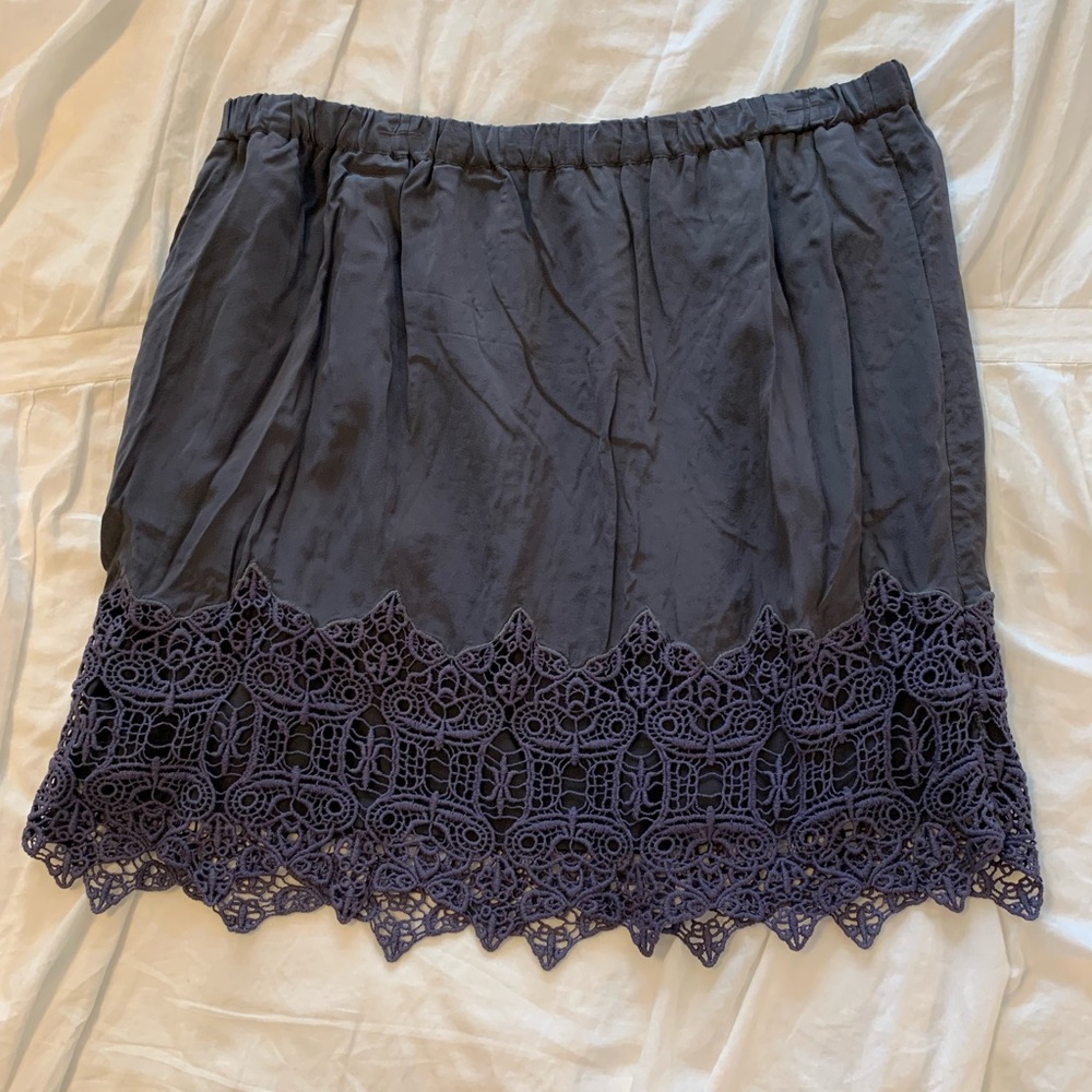 Club Monaco Grey Lace Hem Silk Mini Skirt with pockets, Sz 10